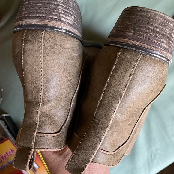 3/$5đź’«donating soon- Short tan boots - Picture 8 of 11